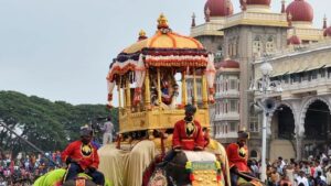 Darshan Thoogudeepa Instagram - ಬರುವ ದಿನಮಾನಗಳಲ್ಲಿ ನೀವು ಕಂಡ ಕನಸು ಈಡೇರಲಿ, ನಾಡ ದೇವತೆ ಚಾಮುಂಡೇಶ್ವರಿಯ ಆಶೀರ್ವಾದ ಸದಾಕಾಲವೂ ನಿಮ್ಮ ಮೇಲೆ ಇರಲಿ.. ನಿಮಗೂ ಹಾಗೂ ನಿಮ್ಮ ಕುಟುಂಬದವರಿಗೂ ನಾಡ ಹಬ್ಬ ದಸರಾ ಹಾಗೂ ಆಯುಧ ಪೂಜೆಯ ಹಾರ್ದಿಕ ಶುಭಾಶಯಗಳು....