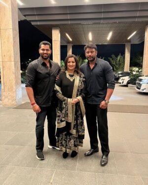 Darshan Thoogudeepa Instagram - ಹುಟ್ಟು ಹಬ್ಬದ ಶುಭಾಶಯಗಳು. Mother India ಆ ತಾಯಿ ಚಾಮುಂಡೇಶ್ವರಿ ಆಯಸ್ಸು ಆರೋಗ್ಯ ಕೊಟ್ಟು ಕಾಪಾಡಲಿ,ನಿಮ್ಮ ಎಲ್ಲಾ ಕೆಲಸದಲ್ಲಿ ಯಶಸ್ಸು ನಿಮ್ಮದಾಗಲಿ ಯಾವಾಗಲೂ ನಗುನಗುತ್ತ ಸಂತೋಷವಾಗಿರಿ .. @sumalathaamarnath