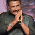 Darshan Thoogudeepa Instagram - ನನ್ನ ಹುಟ್ಟುಹಬ್ಬಕ್ಕೆ ಶುಭಕೋರಿ ಹಾರೈಸಿದ ನನ್ನ ನಲ್ಮೆಯ ಸೆಲೆಬ್ರಿಟಿಗಳು, ಸ್ನೇಹಿತರು ಹಾಗೂ ಬಂಧುಗಳಿಗೆ ನನ್ನ ಹೃದಯಪೂರ್ವಕ ಧನ್ಯವಾದಗಳು. ಈ ವರ್ಷ ನಿಮ್ಮನ್ನು ಈ ಸಮಯದಲ್ಲಿ ಭೇಟಿಯಾಗದ ಕಾರಣ ನನ್ನ ಕ್ಷಮೆಯಿರಲಿ. ಅದಕ್ಕೆ ಕಾರಣವನ್ನು ಸಹ ತಿಳಿಸಿದ್ದೇನೆ. ಮುಂದಿನ ಬಾರಿ ಖಂಡಿತವಾಗಿಯೂ ನಿಮ್ಮೆಲ್ಲರನ್ನು ಕಾಣುತ್ತೇನೆ. ನಿಮ್ಮ ಪ್ರೀತಿ- ಪ್ರೋತ್ಸಾಹಕ್ಕೆ ಸದಾ ಚಿರಋಣಿ