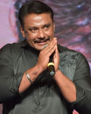 Darshan Thoogudeepa Instagram - ನನ್ನ ಹುಟ್ಟುಹಬ್ಬಕ್ಕೆ ಶುಭಕೋರಿ ಹಾರೈಸಿದ ನನ್ನ ನಲ್ಮೆಯ ಸೆಲೆಬ್ರಿಟಿಗಳು, ಸ್ನೇಹಿತರು ಹಾಗೂ ಬಂಧುಗಳಿಗೆ ನನ್ನ ಹೃದಯಪೂರ್ವಕ ಧನ್ಯವಾದಗಳು. ಈ ವರ್ಷ ನಿಮ್ಮನ್ನು ಈ ಸಮಯದಲ್ಲಿ ಭೇಟಿಯಾಗದ ಕಾರಣ ನನ್ನ ಕ್ಷಮೆಯಿರಲಿ. ಅದಕ್ಕೆ ಕಾರಣವನ್ನು ಸಹ ತಿಳಿಸಿದ್ದೇನೆ. ಮುಂದಿನ ಬಾರಿ ಖಂಡಿತವಾಗಿಯೂ ನಿಮ್ಮೆಲ್ಲರನ್ನು ಕಾಣುತ್ತೇನೆ. ನಿಮ್ಮ ಪ್ರೀತಿ- ಪ್ರೋತ್ಸಾಹಕ್ಕೆ ಸದಾ ಚಿರಋಣಿ