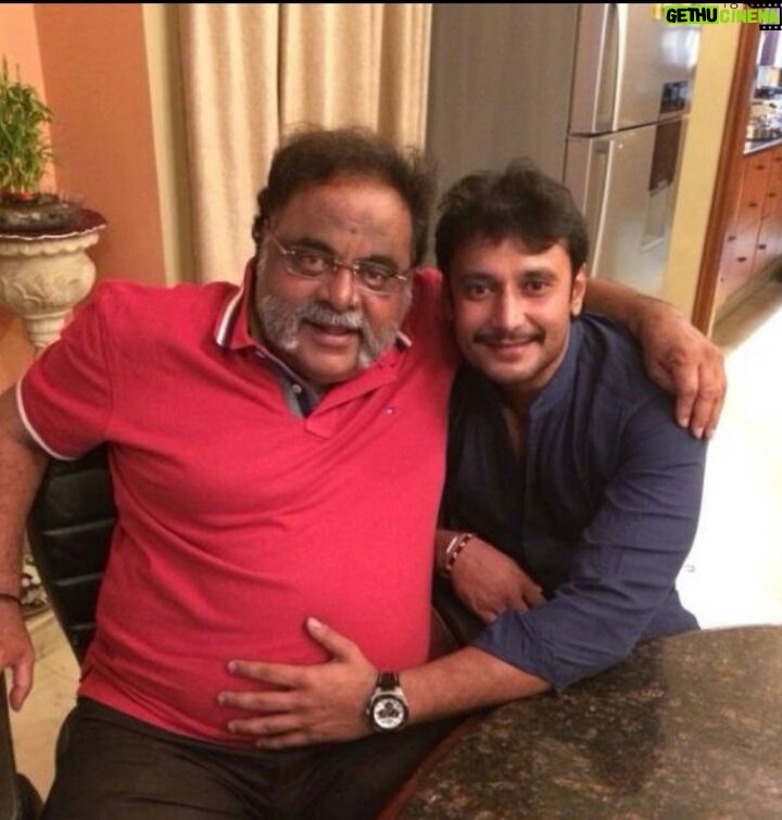 Darshan Thoogudeepa Instagram - ಅಪ್ಪಾಜಿಯವರ ಆ ಕಾಳಜಿಯುಳ್ಳ ಹೃದಯ ಮತ್ತು ಆಕರ್ಷಕ ನಗುವನ್ನು ನಾವು ಯಾವಾಗಲೂ ನೆನಪಿಸಿಕೊಳ್ಳುತ್ತೇವೆ. ವಿಶೇಷ ಮಾರ್ಗದರ್ಶಕರಾಗಿ, ಅವರು ಯಾವಾಗಲೂ ಒಳ್ಳೆಯ ಮತ್ತು ಕೆಟ್ಟ ಸಮಯದಲ್ಲಿ ಇದ್ದರು. ಈ ಪುಣ್ಯತಿಥಿಯಂದು ನಾವೆಲ್ಲರೂ ಅವರನ್ನು ತುಂಬಾ ಮಿಸ್ ಮಾಡಿಕೊಳ್ಳುತ್ತೇವೆ. ಅಪ್ಪಾಜಿ ಅವರ ಆತ್ಮಕ್ಕೆ ಚಿರಶಾಂತಿ ಸಿಗಲಿ. @sumalathaamarnath @abishekambareesh