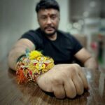 Darshan Thoogudeepa Instagram - ಪ್ರೀತಿಯಿಂದ ಬಂದು ಹರಸಿದ ಹಾಗೂ ಎಲ್ಲಾ ನನ್ನ ಅಕ್ಕತಂಗಿಯರಿಗೆ ರಕ್ಷಾ ಬಂಧನ ಶುಭಾಶಯಗಳು