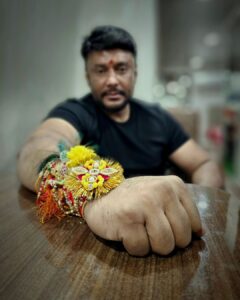 Darshan Thoogudeepa Instagram - ಪ್ರೀತಿಯಿಂದ ಬಂದು ಹರಸಿದ ಹಾಗೂ ಎಲ್ಲಾ ನನ್ನ ಅಕ್ಕತಂಗಿಯರಿಗೆ ರಕ್ಷಾ ಬಂಧನ ಶುಭಾಶಯಗಳು