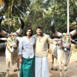 Darshan Thoogudeepa Instagram – ವರ್ಷದ ಮೊದಲ ಹಬ್ಬ ಮಕರ ಸಂಕ್ರಾಂತಿ ಎಲ್ಲರಲ್ಲೂ ಹೊಸ ಉತ್ಸಾಹ, ನವಚೈತನ್ಯ, ನೆಮ್ಮದಿಯ ಬಾಳನ್ನು ಕರುಣಿಸಲಿ.
ಕಹಿ ನೆನಪು ಮರೆಯಾಗಲಿ, ಸಿಹಿ ನೆನಪು ಚಿರವಾಗಲಿ, ಹೊಸ ದಿನಗಳಲ್ಲಿ ನೀವು ಕಂಡ ಕನಸು ನನಸಾಗಲಿ. ನೆಮ್ಮದಿಯ ಬಾಳು ನಿಮ್ಮದಾಗಲಿ.