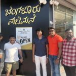 Darshan Thoogudeepa Instagram – ಕಾಟೇರನ ಅಭೂತಪೂರ್ವ ಗೆಲುವಿಗೆ ಕಾರಣಕರ್ತರಾದ ಪ್ರೀತಿಯ ಸೆಲೆಬ್ರಿಟಿಸ್ ಹಾಗೂ ನಾಡಿನ ಜನತೆಗೆ ಹೃದಯಪೂರ್ವಕ ವಂದನೆಗಳು. ದುಬೈನಲ್ಲಿ ನೀವು ನೀಡಿದ ಪ್ರೀತಿಗೆ ಹಾಗೂ ಇತರ ದೇಶಗಳಲ್ಲಿಯೂ ಸಹ ಜನರು ನೀಡುತ್ತಿರುವ ಅಭಿಮಾನಕ್ಕೆ ಆಭಾರಿಯಾಗಿದ್ದೇವೆ. ಈ ಏಳಿಗೆಯನ್ನು ಸಹಿಸಲಾರದ ನನ್ನ ಪ್ರೀತಿಯ ಆತ್ಮೀಯರಿಗೆ ಹೇಳೋದು ಒಂದೇ ಮಾತು: ನೀವು ಏನೇ ಮಾಡಿದರೂ ನಾನು ಕೋಪ ಮಾಡ್ಕೊಳಲ್ಲ, ಬೇಜಾರ್ ಮಾಡ್ಕೊಳಲ್ಲ, ನೊಂದುಕೊಳ್ಳಲ್ಲ.
ಕಾಲಾಯ ತಸ್ಮಯ್ ನಮಃ