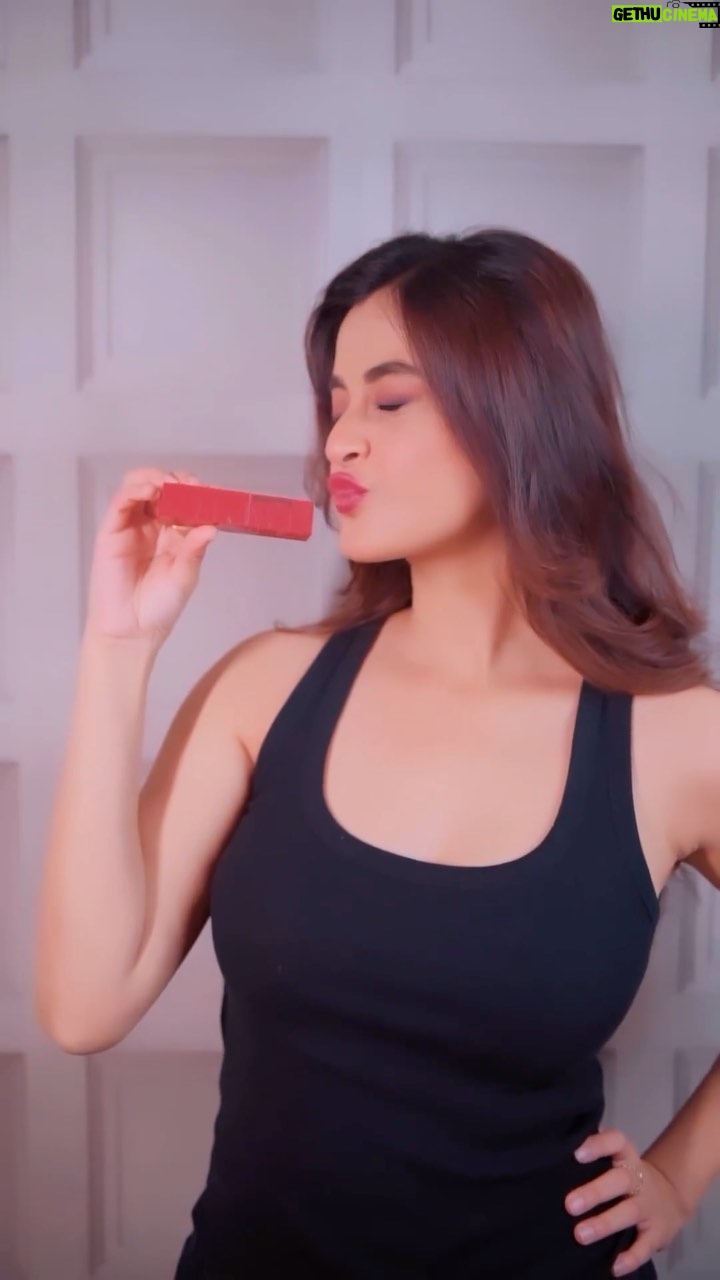 Darshana Banik Instagram - #AD Showing my spark this Durga Pujo with my @Maybelline favs Product details - Fit me foundation - (add shade name) Instant age rewind concealer - shade name ( conceal) , shade name ( Highlight), shade name (contour) City Mini Palette (palette name) New Tattoo color gel pencils - (add shade name) SuperStay Vinyl Ink - (add shade name) @maybelline @maybelline_ind #ShowYourSpark #MaybellineMakeup #maybellineindia #durgapuja2023