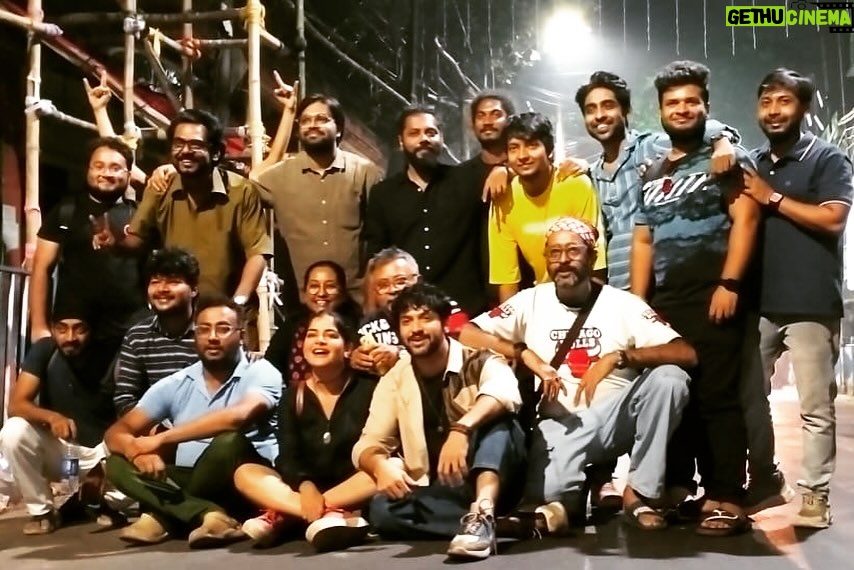 Darshana Banik Instagram - And that’s a wrap! #KeProthomKaccheEshechi wrapped up with all our love. See you at the theatres! ❤️🤗 @shieladitya_official @madhumita_sarcar @darshanabanik @auditiva.synthesia @suvendas @innovativepictures #PradeepChakravorty