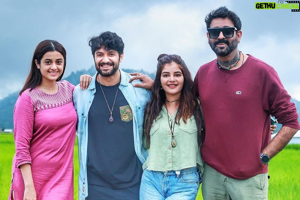 Darshana Banik Instagram - And that’s a wrap! #KeProthomKaccheEshechi wrapped up with all our love. See you at the theatres! ❤🤗 @shieladitya_official @madhumita_sarcar @darshanabanik @auditiva.synthesia @suvendas @innovativepictures #PradeepChakravorty