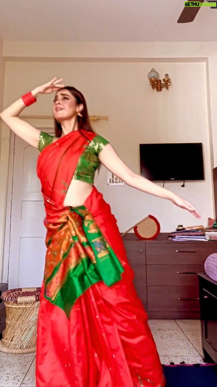 Darshana Banik Instagram - #durgapuja #pujo #reels #reelsinstagram #dance #trending #metadurgapujasquad #durgapuja2023 I am in love with the song and the hookstep @monami_ghosh @antara_nandy 💕