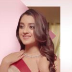 Darshana Banik Instagram – Let your heart sparkle with the enchanting beauty of GIVA Jewellery and get ready with me to embrace the vibrant celebrations of Durga Puja. Let the elegance unfold and the festivities begin! 🌟💖

#GIVA #LagePyaaraJagSaara #MoonLitWithGIVA #DurgaPujaElegance #GIVAJewellery #FestiveGlam