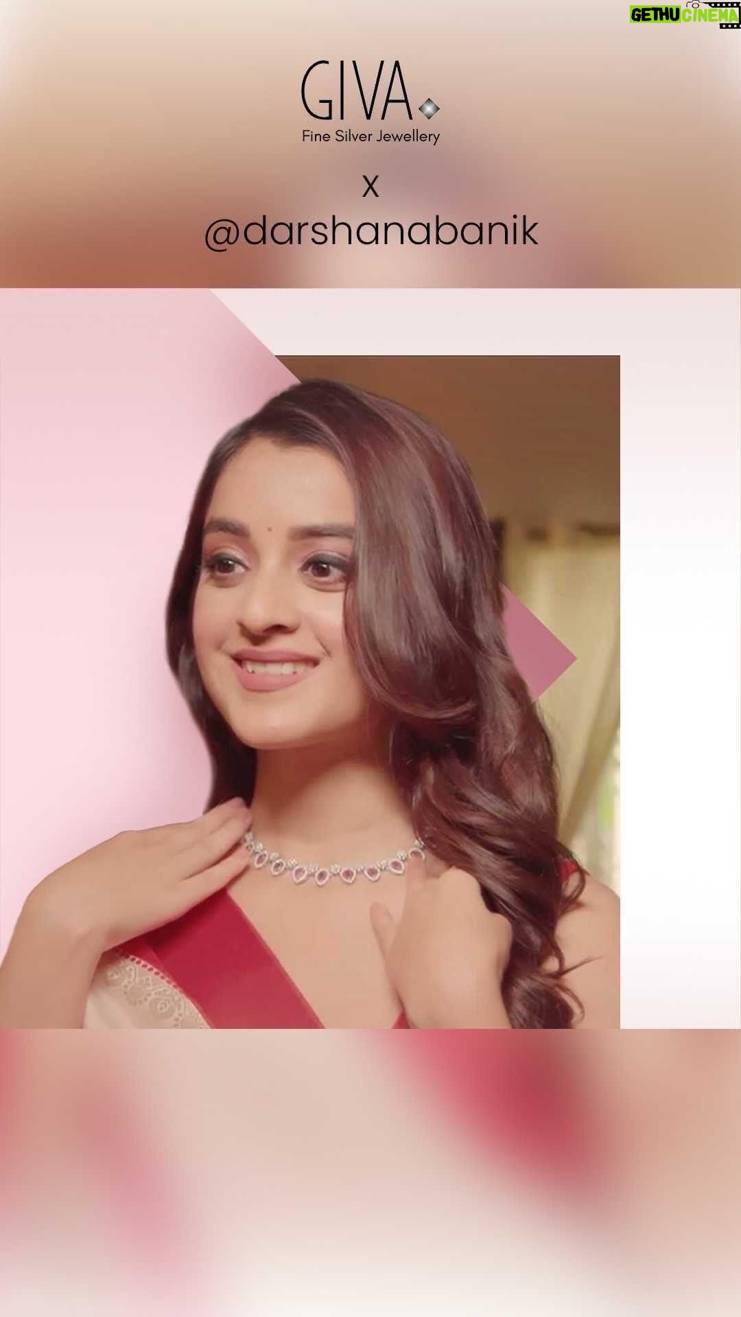 Darshana Banik Instagram - Let your heart sparkle with the enchanting beauty of GIVA Jewellery and get ready with me to embrace the vibrant celebrations of Durga Puja. Let the elegance unfold and the festivities begin! šš #GIVA #LagePyaaraJagSaara #MoonLitWithGIVA #DurgaPujaElegance #GIVAJewellery #FestiveGlam