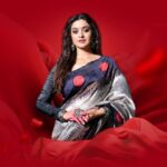 Darshana Banik Instagram - Channel your inner Kalaratri – fierce and determined. Women today draw strength from her to conquer challenges and illuminate the path forward. @darshanabanik #rangoliindia #Rangoli #saree #womenswear #indianwear #ethnicwear #youth #indowestern #indowesternfashion #onlineshopping #style