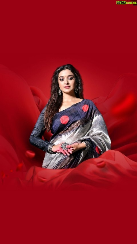 Darshana Banik Instagram - Channel your inner Kalaratri – fierce and determined. Women today draw strength from her to conquer challenges and illuminate the path forward. @darshanabanik #rangoliindia #Rangoli #saree #womenswear #indianwear #ethnicwear #youth #indowestern #indowesternfashion #onlineshopping #style