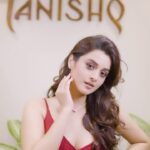 Darshana Banik Instagram – @Tanishqjewellery Take your glamorous party outfit to another level with this statement neckpiece from #Tanishq 
It’s sophisticated and elegant design will leave everyone in awe.