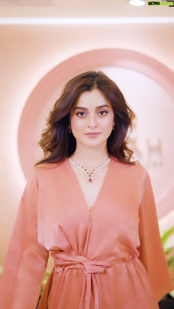 Darshana Banik Instagram - @tanishqjewellery Take your glamorous party outfit to another level with this statement neckpiece from #Tanishq It’s sophisticated and elegant design will leave everyone in awe.