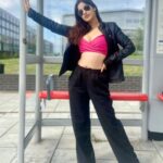 Darshana Banik Instagram - Style pe uski..Smile pe uski Haaye tabiyat bhadki Sheher ki ladki...@darshanabanik