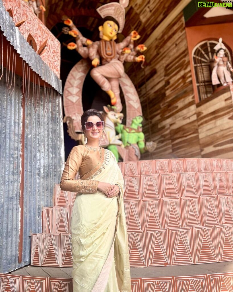 Darshana Banik Instagram - Pujo Shuru 🌸 #durgapuja #durgapuja2023 #pujoporikroma with #abp #abpananda