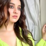 Darshana Banik Instagram - Carefree 💚