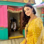 Darshana Banik Instagram - As they say, you can take the girl out of Kolkata but not Kolkata out of the girl..Today I am shooting outside my city ,so I wore a ‘Basanti’ coloured saree this morning and went to a temple(nearby the hotel) for prayers🙏🏼 Happy Saraswati Pujo Everyone😊 And happy Valentine’s Day too ❤️ HMU- @makeup_artist_amit #saraswatipuja #yellow #ethnic #valentines #bengalweaves