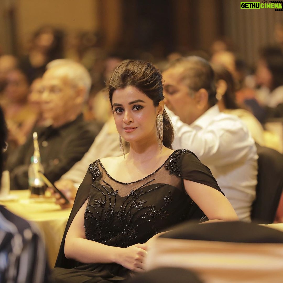 Darshana Banik Instagram - 🖤 JW Marriott Hotel Kolkata