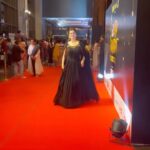 Darshana Banik Instagram - Last evening diary 🖤 @tv9_bangla ঘরের বায়োস্কোপ awards… #event #fashion #reels #reelsinstagram #photo #video #black #saturday #obsessed Congratulations @i_sauravdas on winning the #bestactorott award 🥳 JW Marriott Hotel Kolkata