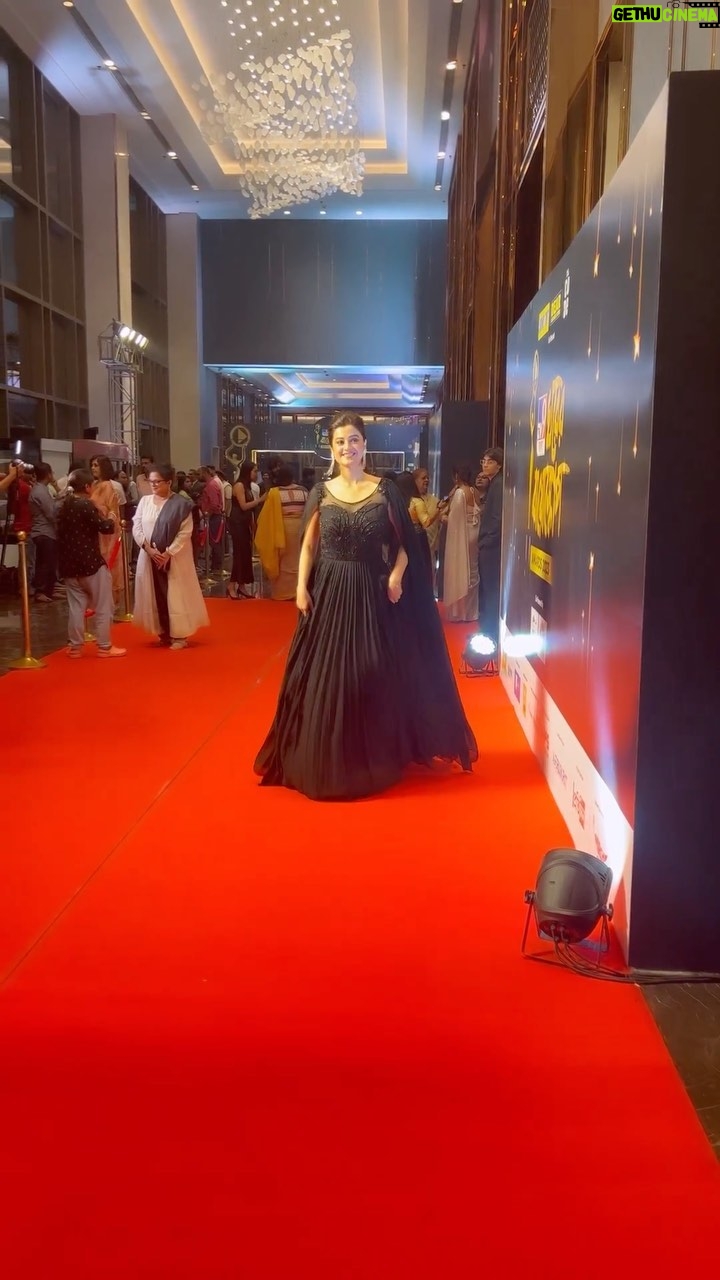 Darshana Banik Instagram - Last evening diary 🖤 @tv9_bangla ঘরের বায়োস্কোপ awards… #event #fashion #reels #reelsinstagram #photo #video #black #saturday #obsessed Congratulations @i_sauravdas on winning the #bestactorott award 🥳 JW Marriott Hotel Kolkata