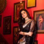 Darshana Banik Instagram - Six yards of pure grace. @aytrikaswomenattire @abhinaskarphotography @style_by_madhab @tapsee_mua