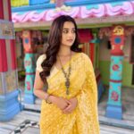 Darshana Banik Instagram - As they say, you can take the girl out of Kolkata but not Kolkata out of the girl..Today I am shooting outside my city ,so I wore a ‘Basanti’ coloured saree this morning and went to a temple(nearby the hotel) for prayers🙏🏼 Happy Saraswati Pujo Everyone😊 And happy Valentine’s Day too ❤️ HMU- @makeup_artist_amit #saraswatipuja #yellow #ethnic #valentines #bengalweaves
