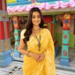 Darshana Banik Instagram - As they say, you can take the girl out of Kolkata but not Kolkata out of the girl..Today I am shooting outside my city ,so I wore a ‘Basanti’ coloured saree this morning and went to a temple(nearby the hotel) for prayers🙏🏼 Happy Saraswati Pujo Everyone😊 And happy Valentine’s Day too ❤️ HMU- @makeup_artist_amit #saraswatipuja #yellow #ethnic #valentines #bengalweaves