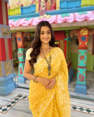 Darshana Banik Instagram - As they say, you can take the girl out of Kolkata but not Kolkata out of the girl..Today I am shooting outside my city ,so I wore a ‘Basanti’ coloured saree this morning and went to a temple(nearby the hotel) for prayers🙏🏼
Happy Saraswati Pujo Everyone😊

And happy Valentine’s Day too ❤️
HMU- @makeup_artist_amit 

#saraswatipuja #yellow #ethnic #valentines #bengalweaves