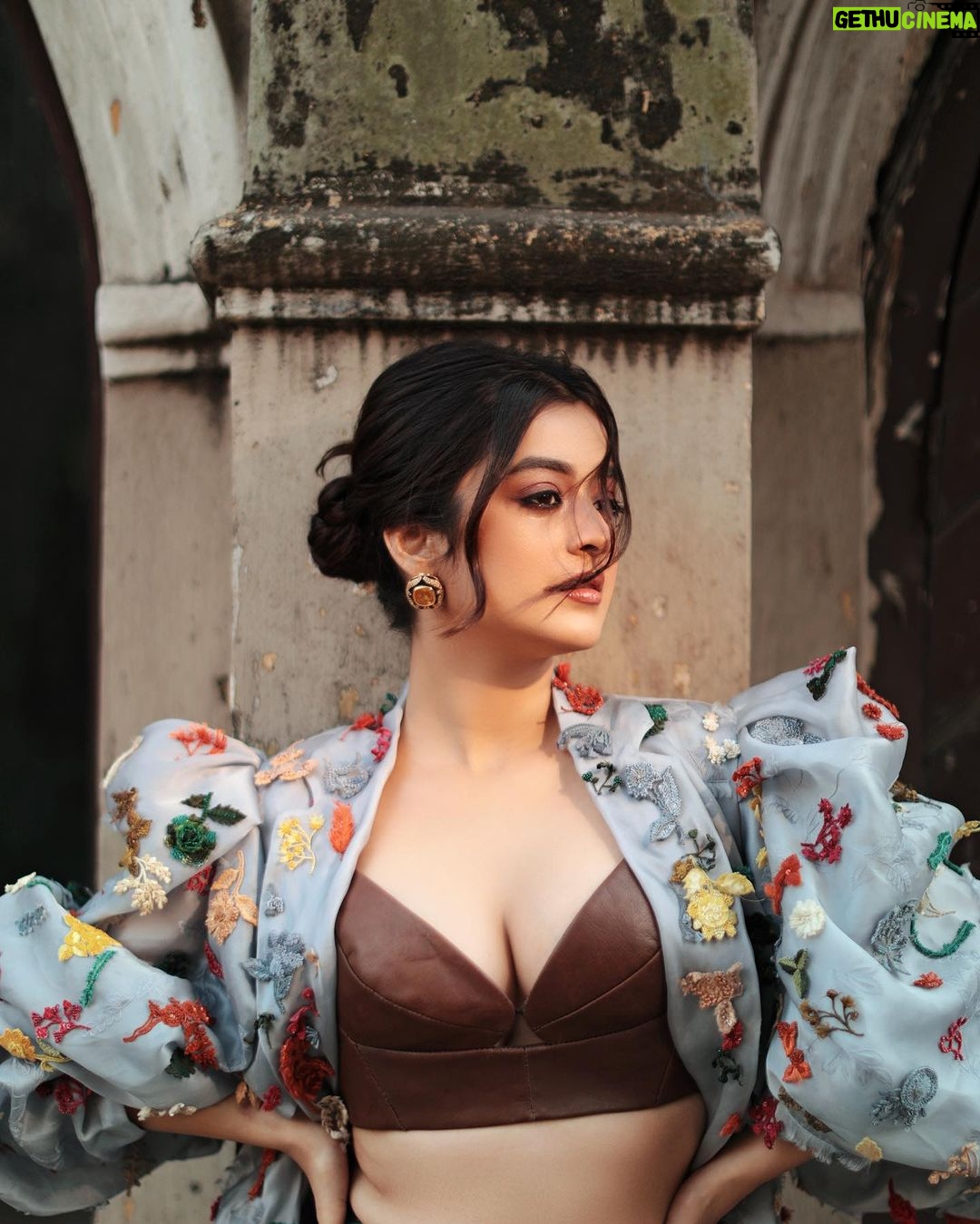 Darshana Banik Instagram - Shoot for @indulgexpress 💕 @sharmighosal @upaharbiswas @harsh_vardhan_jalan @poulami.rgupta @suro.make_up_artist