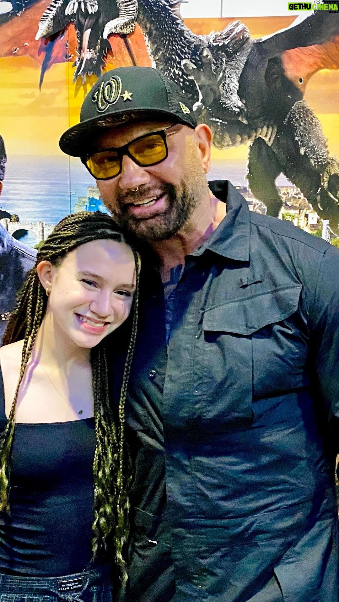 Dave Bautista Instagram - So proud of my little ❤️ @chloecolemanact crushing it as usual in the new #DnDMovie 🙌🏽 ..Huge thanks to team @dungeonsanddragonsmovie for helping me set up a screening for the cast of @myspymovie 🕵️♂️ We loved it! What an epic film!👏🏽Go grab your dice and roll out on 3.31