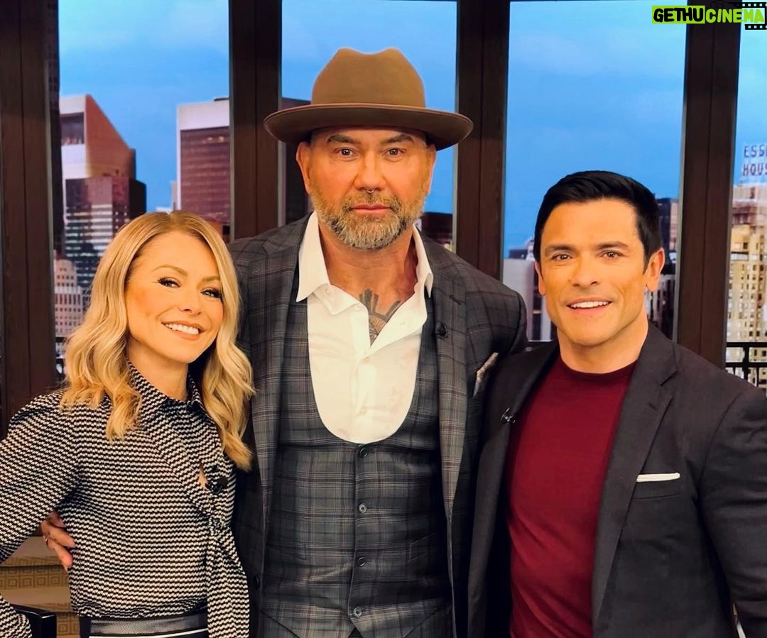 Dave Bautista Instagram - A week filled with laughs, unforgettable moments, and endless excitement promoting #KnockAtTheCabin. And now, it's finally time to sit back, relax and enjoy the show. @knockatthecabin in theaters now!