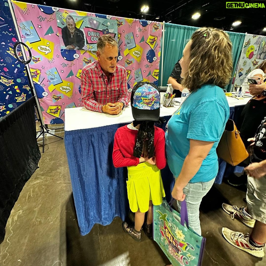 Dave Coulier Instagram - What an amazing weekend, getting to spend time with fans and my #fullhouse family at #90scontampa Thank you for stopping by. We love you❤️ Tampa Convention Center