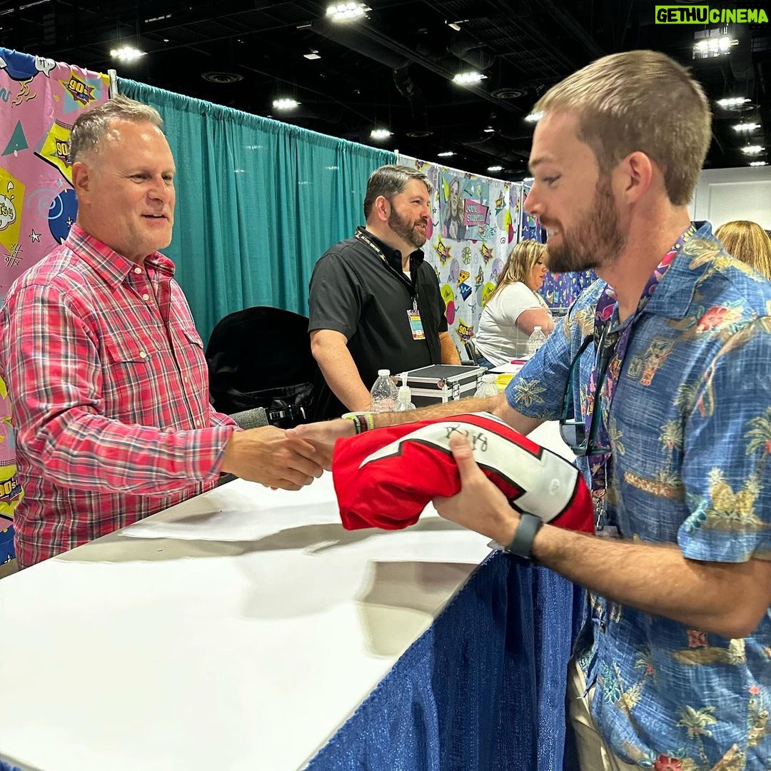 Dave Coulier Instagram - What an amazing weekend, getting to spend time with fans and my #fullhouse family at #90scontampa Thank you for stopping by. We love you❤️ Tampa Convention Center