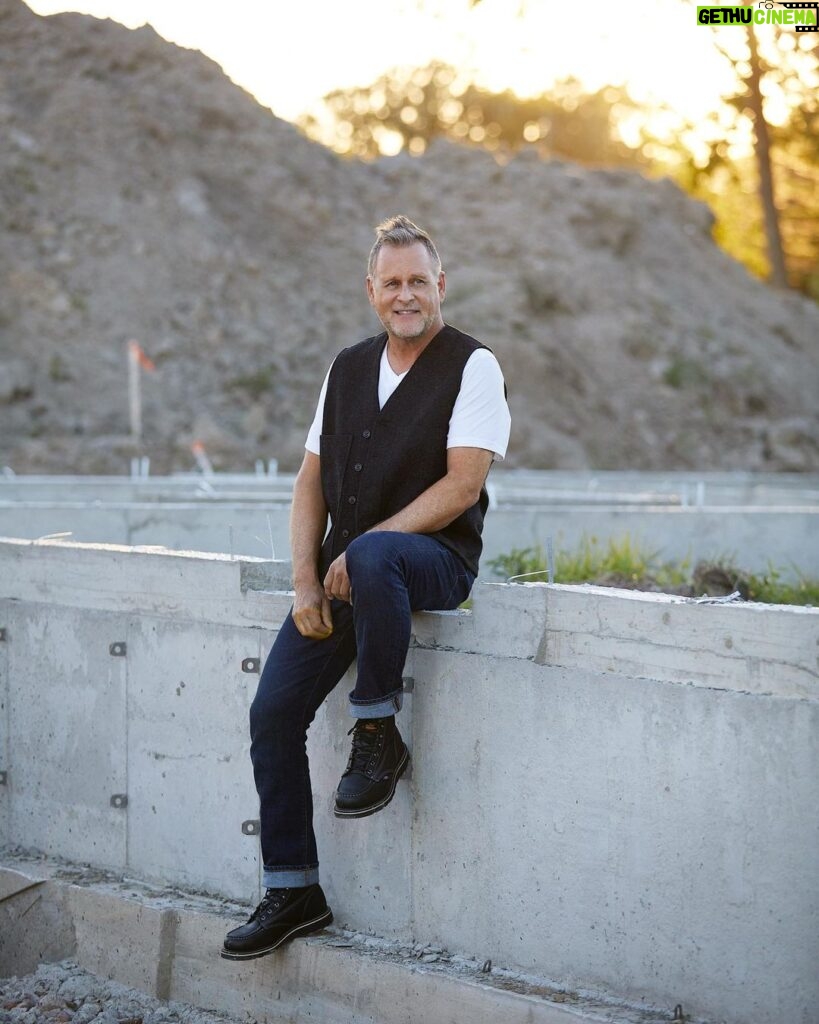 Dave Coulier Instagram - Happy Monday! I am going live this Friday, Noon EST to talk all things home build! Have any questions or comments? Leave them in the comments below and I’ll try to get to address all questions in Friday’s live. 📷 @melissacoulier