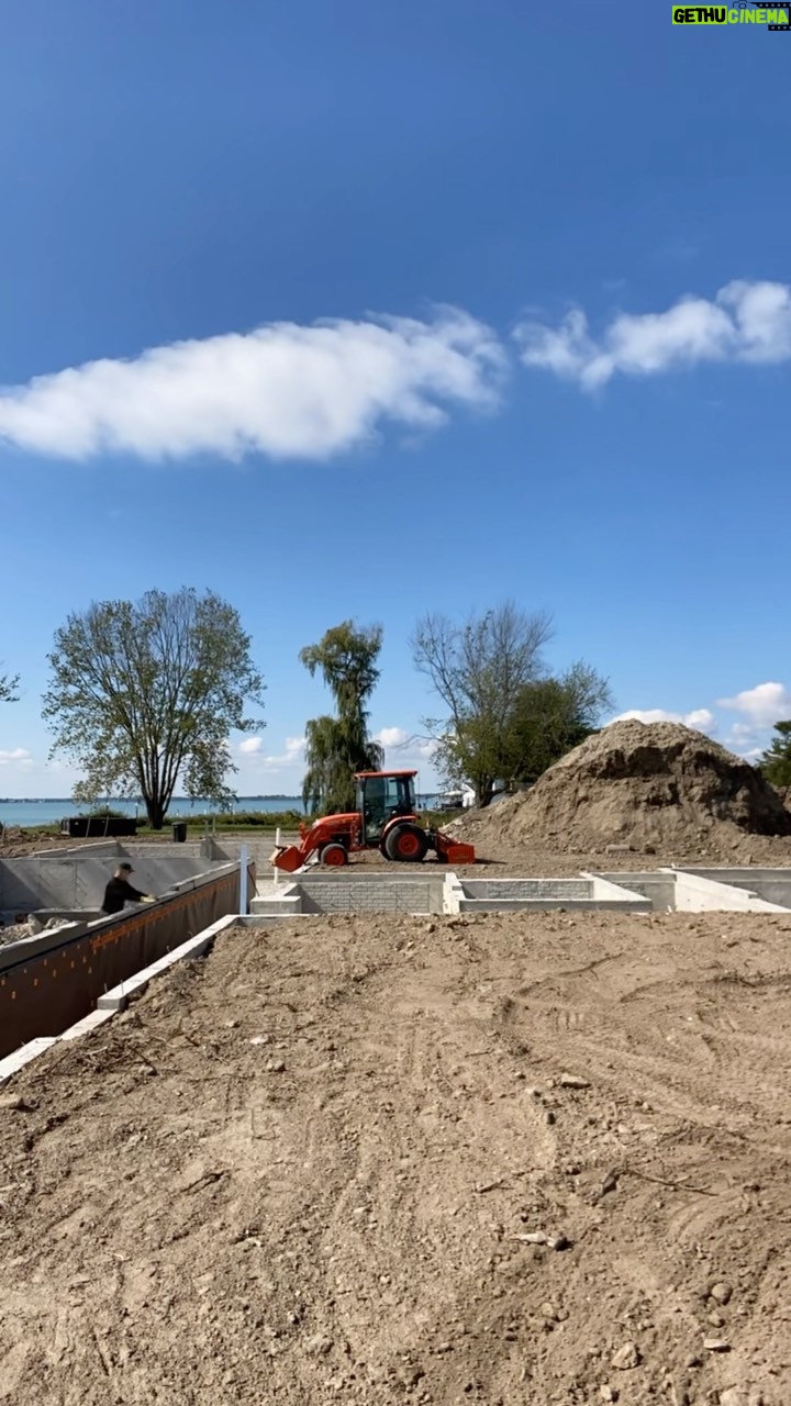 Dave Coulier Instagram - I love being outdoors, working hard and getting the job done. I respect all those hard working builders out there. Would love to hear what you’re working on. #coolerbuilder #greatoutdoors #dreamhome Michigan