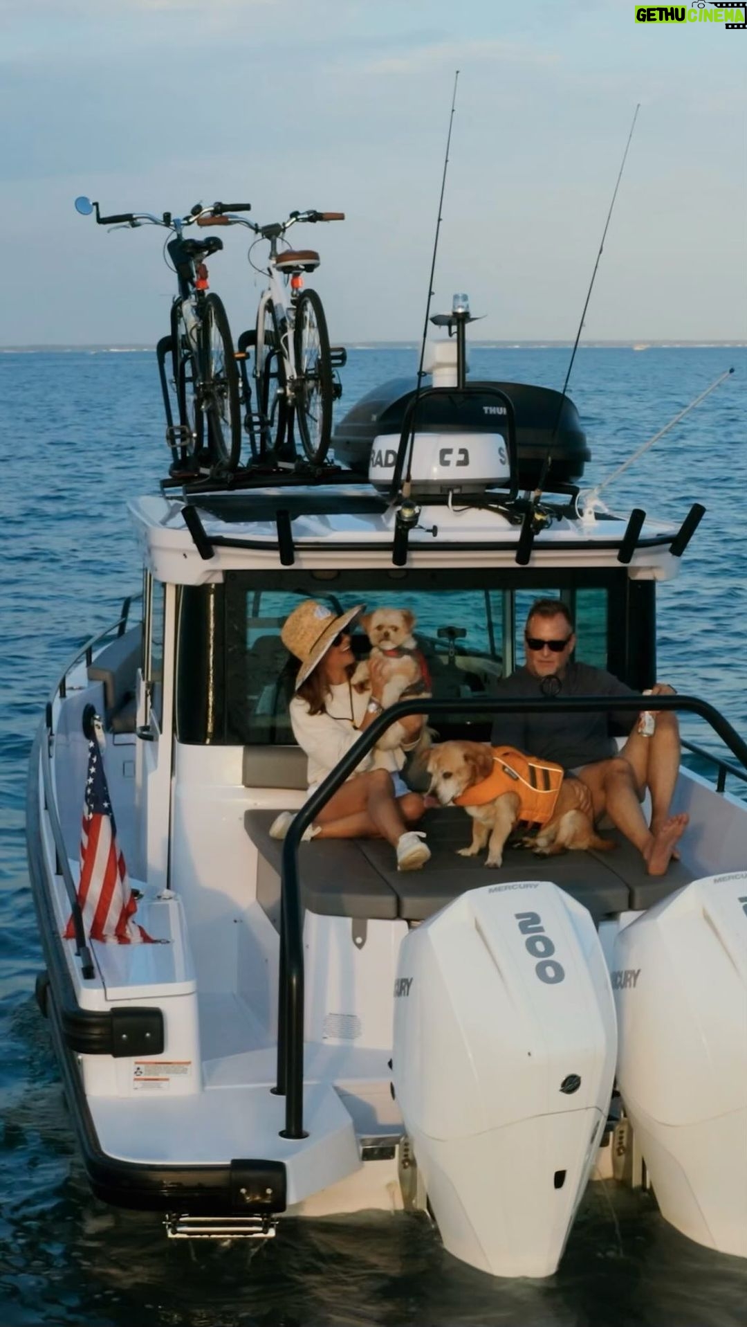 Dave Coulier - 15K Likes - If you want fun times on a boat, sometimes you just have to work for it.
#captaincooler #greatoutdoors #boatlife #dogsofinstagram