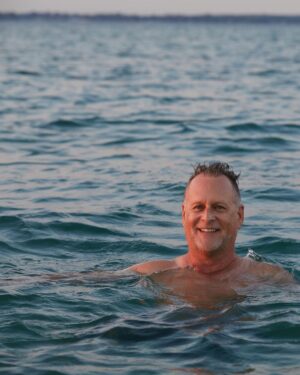 Dave Coulier Instagram - September, gone in a flash. Who’s ready for October? #winteriscoming 

#birthdaymonth #coolerdays #cooler #cooleroutdoors