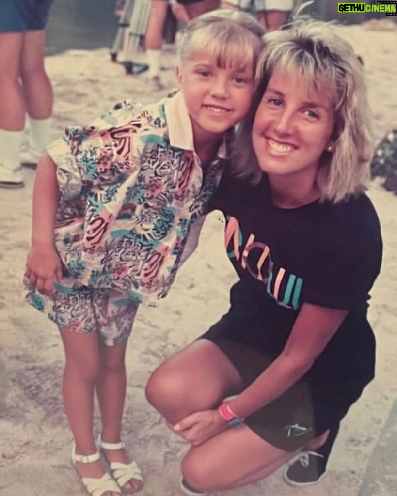 Dave Coulier Instagram - Our next episode of #FullHouseRewind airs tomorrow with special guest Karen Miller! 👏🥳 Karen was with #FullHouse from the very beginning as a producer, and she shares some of her earliest memories of making the show. You don’t want to miss this! #davecoulier #TGIF #podcast
