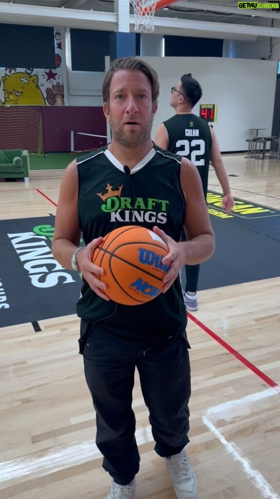 Dave Portnoy Instagram - We’re currently live for our @draftkings Free Throw Challenge so no pizza review tonight #DKPartner Tune into the stream on Rumble