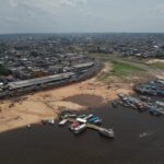Davi Kneip Instagram - Esses dias fiz um show na @pumpmanaus e me deparei mais ainda com a situação que vem acontecendo na amazônia … Incêndios, secas , a cidade coberta por uma fumaça, pessoas passando tanta dificuldade devido a essa situação ! ESTOU ME COLOCANDO DISPOSTO PRA AJUDAR E CONTO COMA AJUDA DE TODOS VOCÊS !!! Vamos orar e ajudar @bdct @alok #sosamazonia #sosmanaus #sosamazonas Manaus - Amazônia