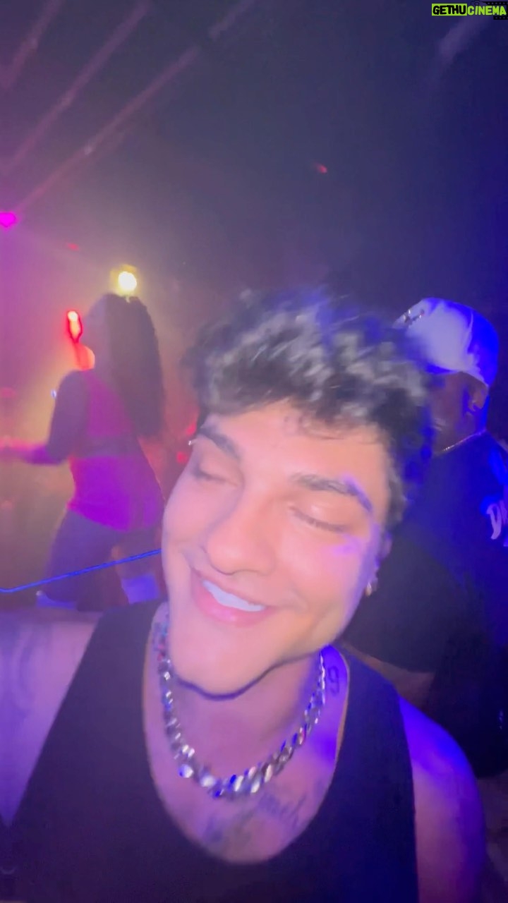 Davi Kneip Instagram - Dessa vez foi no Rio Grande do Sul ❤️🔥 Obrigado @opiumclublajeado batemos um dos recordes de lotação da casa 🤪 Lajeado, Rio Grande Do Sul, Brazil
