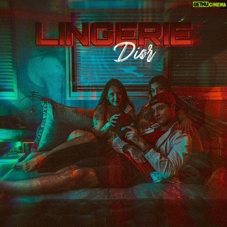 Davi Kneip Instagram - Davi Kneip lança “Lingerie”; single vem acompanhado de videoclipe Davi Kneip chega, nesta sexta-feira, dia 14, com o novo single “Lingerie” e acaba de disponibilizar com exclusividade ao Musicalizando a capa do projeto que promete muita dança e diferentes sonoridades, enaltecendo a nossa cultura. Dono do hit “Sentadona (Ai Calica)”, parceria junto ao DJ Gabriel do Borel, o cantor aposta na faixa inédita acompanhado de videoclipe, no qual já podemos ter uma prévia da história com a capa da canção. O pre-save da música já está disponível: https://onerpm.link/LingerieDior. Natural de Belo Horizonte, Davi Kneip é cantor, DJ e produtor musical. O artista tem investido cada vez mais em sua carreira. Atualmente, possui mais de 2,5 milhões de ouvintes mensais no Spotify e mais de 115 milhões de streams totais em seu repertório, com destaque para o fenômeno “Sentadona”, que soma mais de 200 milhões de reproduções em suas duas versões. #davikneip #musica #music #musicabrasileira #dj