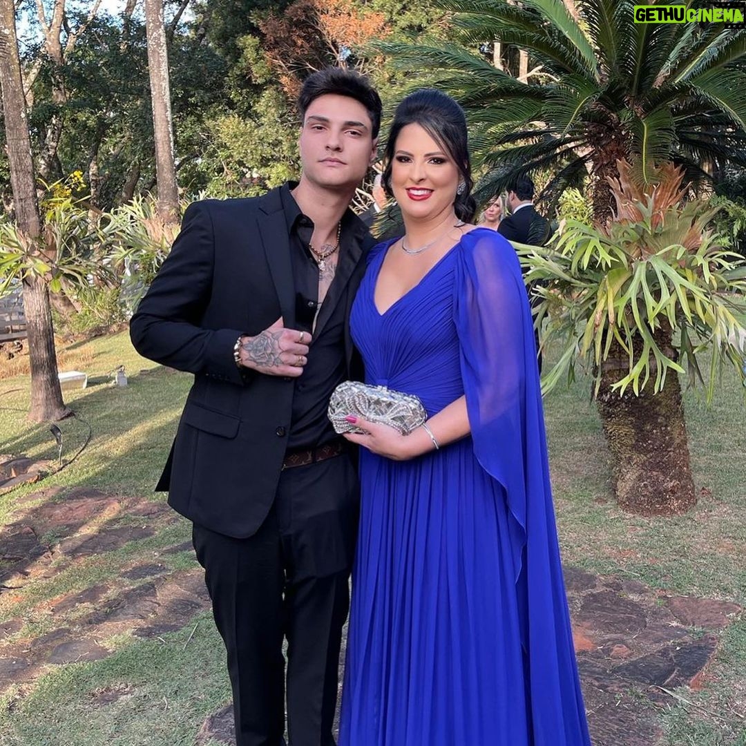 Davi Kneip Instagram - Happy Mothers Day ❤️❤️❤️ te amo minha rainha ! Você é incrivel !!! Quero conquistar uma mulher como você ! Mãe, mulher maravilhosa, esposa indescritivel, a pessoa mais pura do mundo !!!! Te amooooooo ❤️