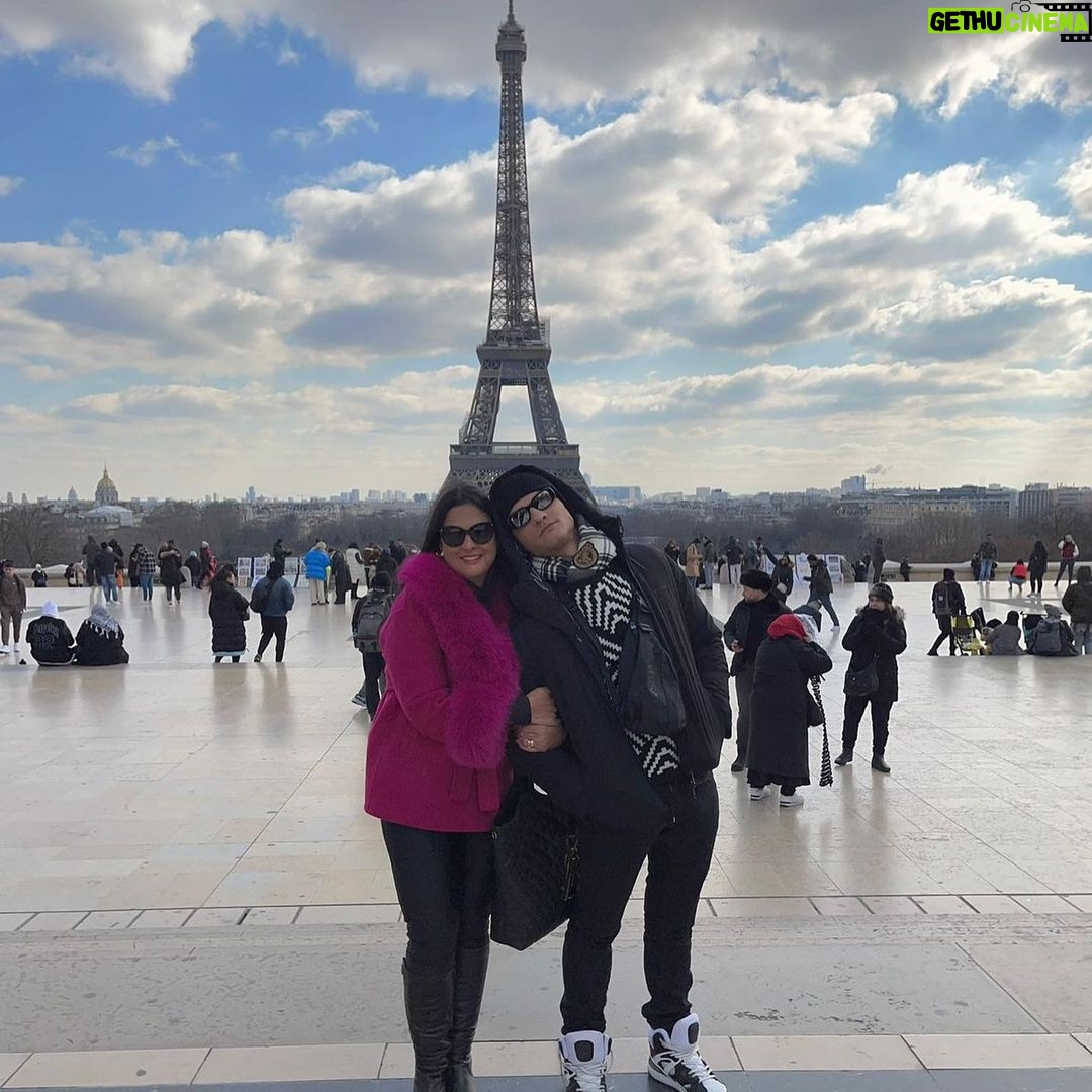 Davi Kneip Instagram - Happy Mothers Day ❤️❤️❤️ te amo minha rainha ! Você é incrivel !!! Quero conquistar uma mulher como você ! Mãe, mulher maravilhosa, esposa indescritivel, a pessoa mais pura do mundo !!!! Te amooooooo ❤️