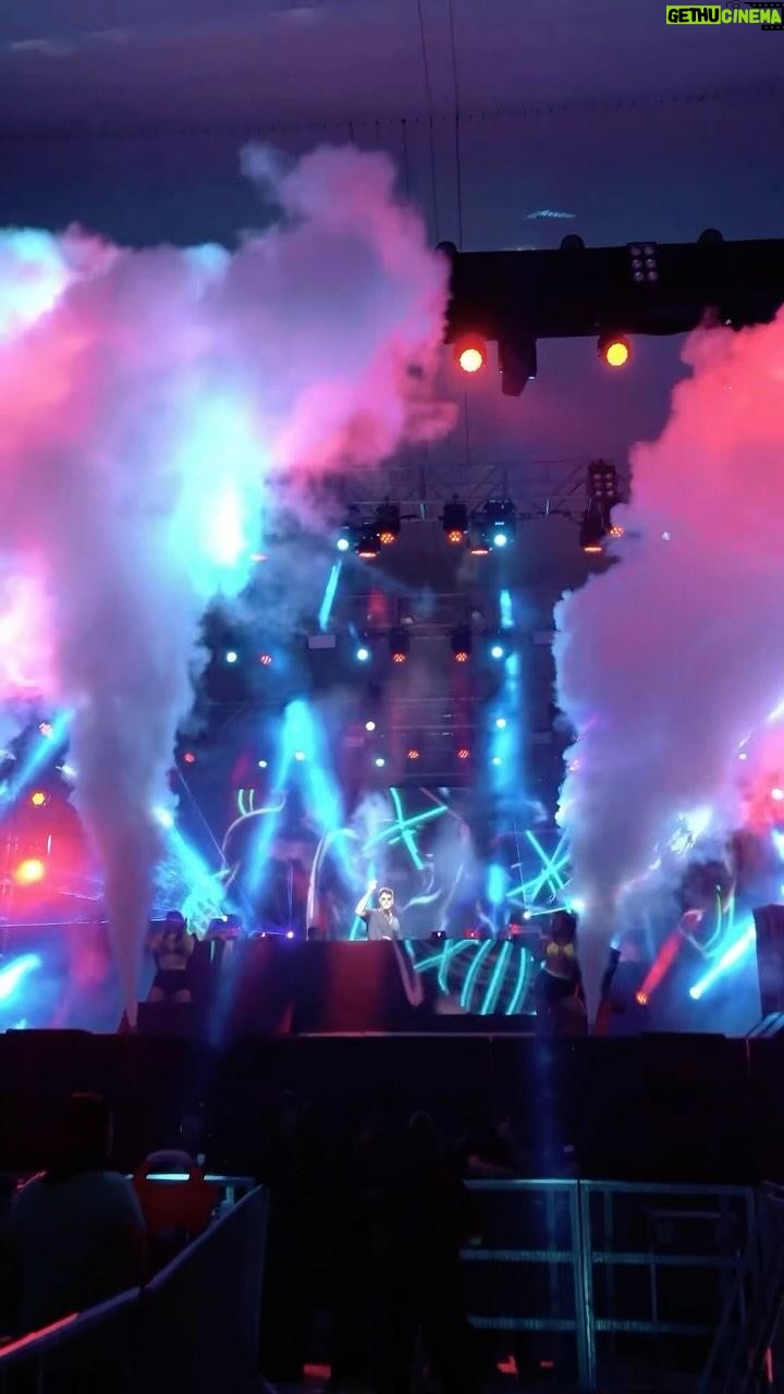 Davi Kneip Instagram - Que vibe que show 🔥 @paradorinternacionalguriri Guriri