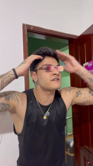 Davi Kneip Instagram - Elas sempre brigam por isso🤦🏻‍♂️😂