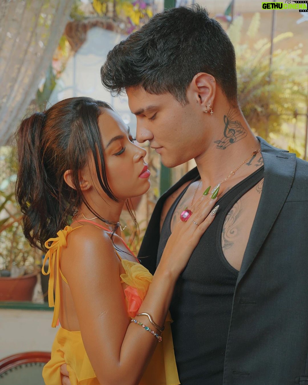 Davi Kneip Instagram - A gente tá muito feliz com a recepção de “Quero Ver” ❤️ E você? Já deu stream e assistiu ao clipe hoje? We’re so very grateful for all the love “Quero Ver” has been getting. 🔥 Hbu? Have u heard the song and watched the video today? Brazil