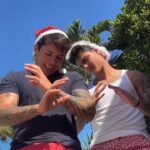 Davi Kneip Instagram - Qual presente de natal você escolhe? 😄🤦🏻🎶